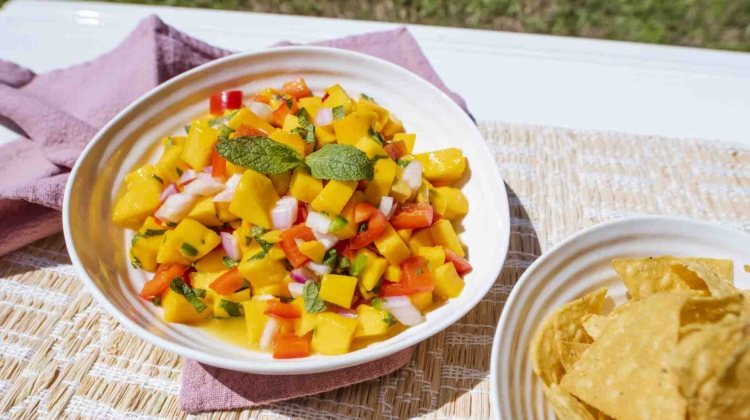 A la table: Mango Salad