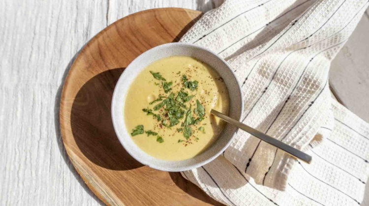 Cauliflower Coconut Curry Soup
