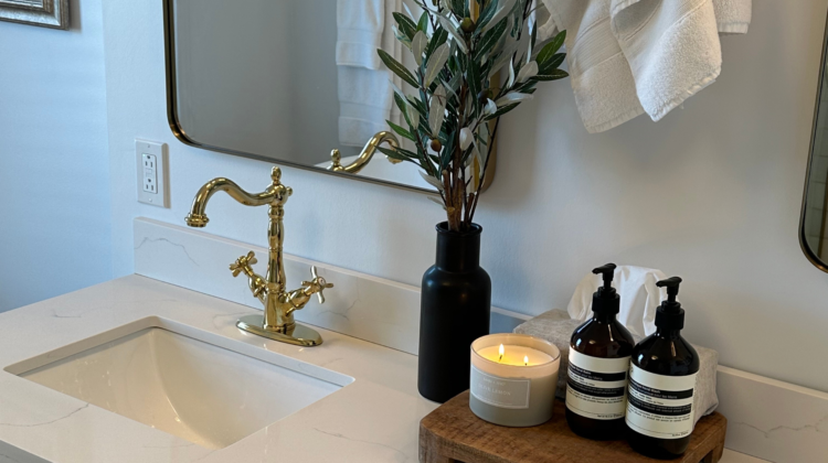 Minimal Bathroom Decor Ideas (Functional & Chic)by: Marina Michetti Interiors