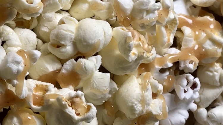 Sweet and Salty Caramel Popcorn by Jen @z.e.n.e.r.g.y 