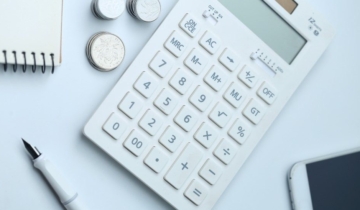 Understanding Investing and Risk by Lindsay Hollinger